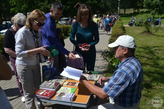 «Купалінка» в современной обработке и 4-метровый рушник. Как прошел праздник поэзии, песни и народных ремесел в Вязынке