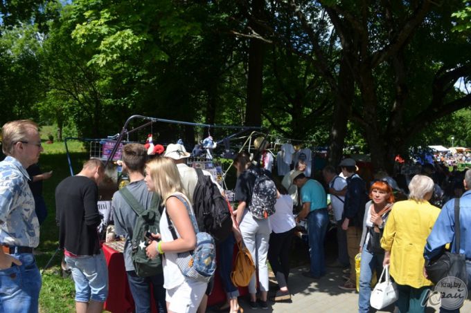 «Купалінка» в современной обработке и 4-метровый рушник. Как прошел праздник поэзии, песни и народных ремесел в Вязынке