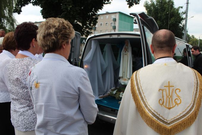 Фігура Маці Божай Фацімскай прыбыла ў Смаргонь (фота)