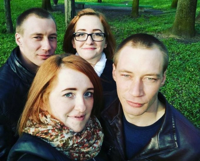 Уже подали заявления в загс. Братья-близнецы из Молодечно женятся в один день на сестрах-близняшках (фото)