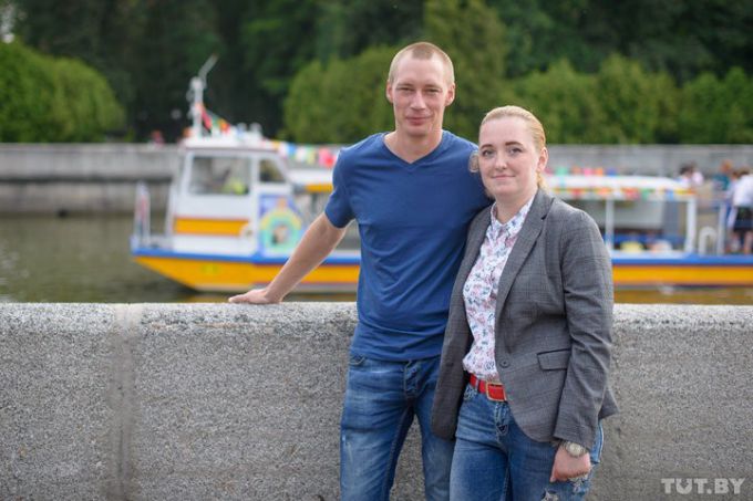 Уже подали заявления в загс. Братья-близнецы из Молодечно женятся в один день на сестрах-близняшках (фото)