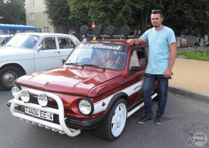 Затюнингованный «Запорожец» и рабочий ЕрАЗ. Пробег ретроавтомобилей в Молодечно встречали сигналами клаксонов
