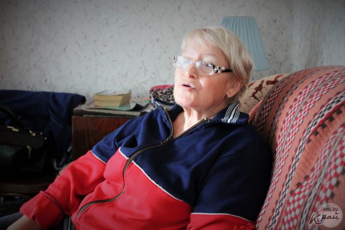 «Водой не пользуюсь, потому что ее нет!» Жильцы трехэтажки в Вилейке спускают по 30 литров воды, чтобы дождаться горячую