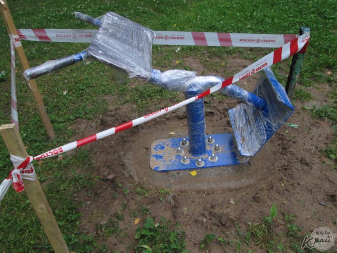 Бесплатный фитнес на свежем воздухе. В Молодечненском парке установили уличные тренажеры (фото)