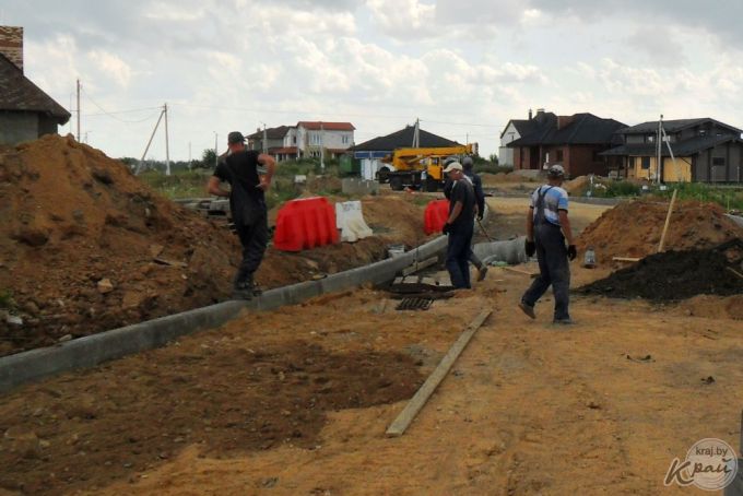 Строительство дороги в Рагозах Молодечненского района планируют завершить к концу августа (фото)