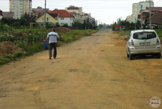 Строительство дороги в Рагозах Молодечненского района планируют завершить к концу августа (фото)