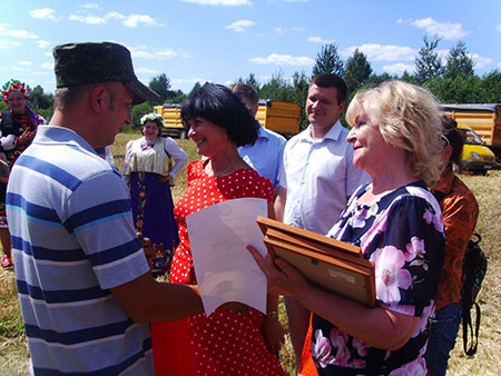 На уборке урожая - первый тысячник!