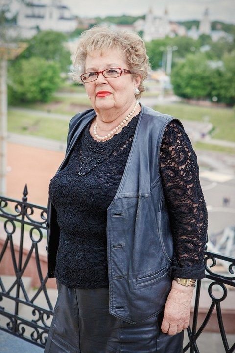 Как в 77 лет носить юбку с разрезом и много путешествовать. История Ванды Тюльковой из Постав