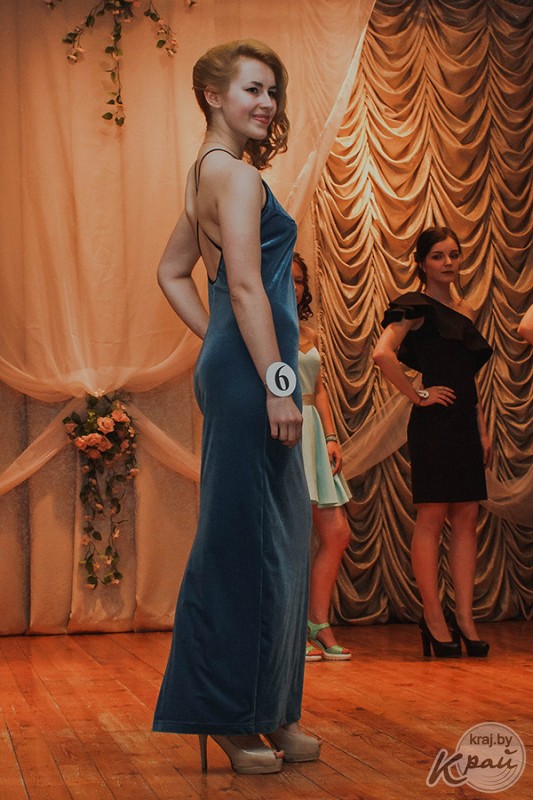 Платьем из игральных карт и постановкой рассказа Чехова удивили претендентки на титул «Мисс Радошковичи – 2017» (фото)