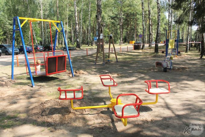 Качели, беседки и лежаки. Новая зона отдыха появилась в Вилейке на берегу водохранилища (фото)