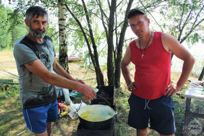 «Только на костре, без картошки и морковки». Арендаторы водоемов на «Уха-фесте» – о секретах приготовления ухи (фото)
