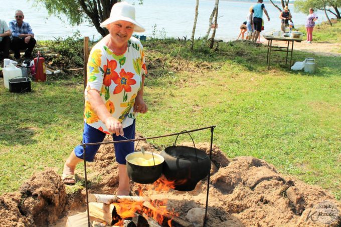 «Только на костре, без картошки и морковки». Арендаторы водоемов на «Уха-фесте» – о секретах приготовления ухи (фото)