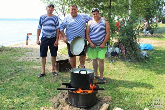 «Только на костре, без картошки и морковки». Арендаторы водоемов на «Уха-фесте» – о секретах приготовления ухи (фото)