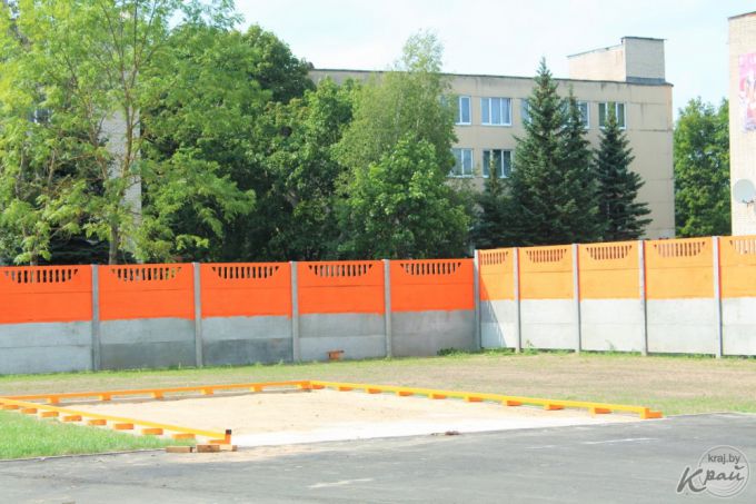 Реконструкция городского стадиона в Вилейке близится к финалу, но дата открытия пока неизвестна (фото)