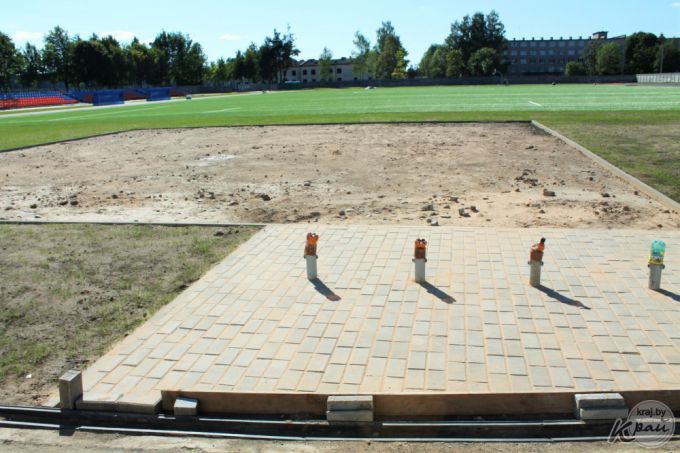 Реконструкция городского стадиона в Вилейке близится к финалу, но дата открытия пока неизвестна (фото)