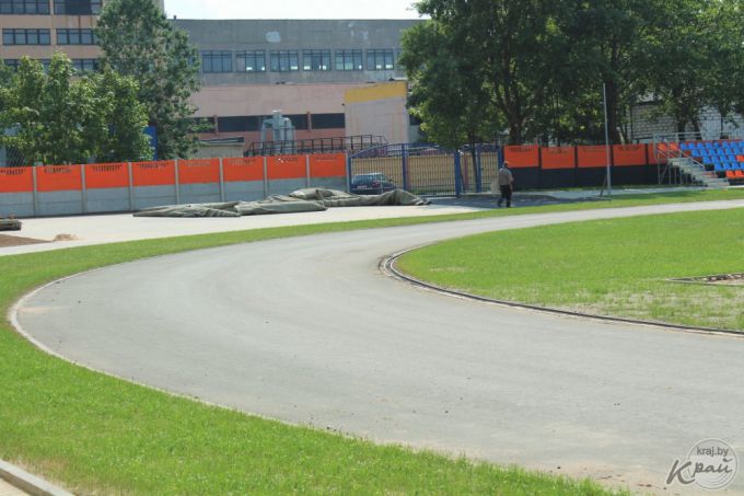 Реконструкция городского стадиона в Вилейке близится к финалу, но дата открытия пока неизвестна (фото)