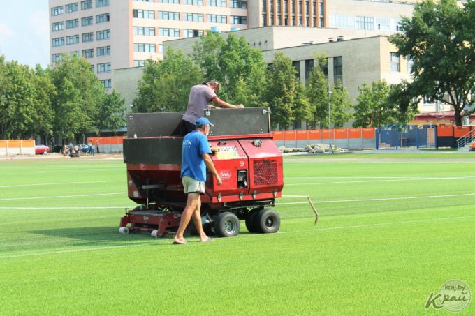 Реконструкция городского стадиона в Вилейке близится к финалу, но дата открытия пока неизвестна (фото)