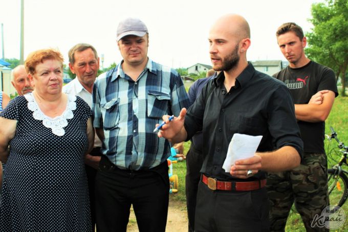 «Действительно, зачем с нами разговаривать!» Власти не пришли на встречу с вилейчанами, которую инициировали (фото)