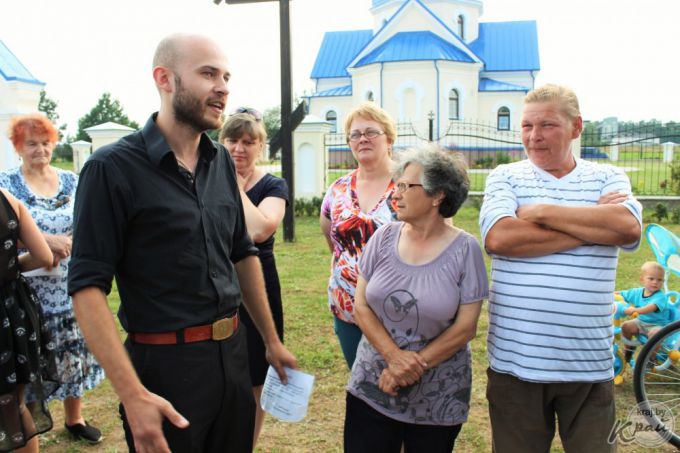 «Действительно, зачем с нами разговаривать!» Власти не пришли на встречу с вилейчанами, которую инициировали (фото)
