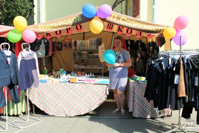 «За полтора часа продала кепку и два банта». Как в Вилейке прошла школьная ярмарка (фото)