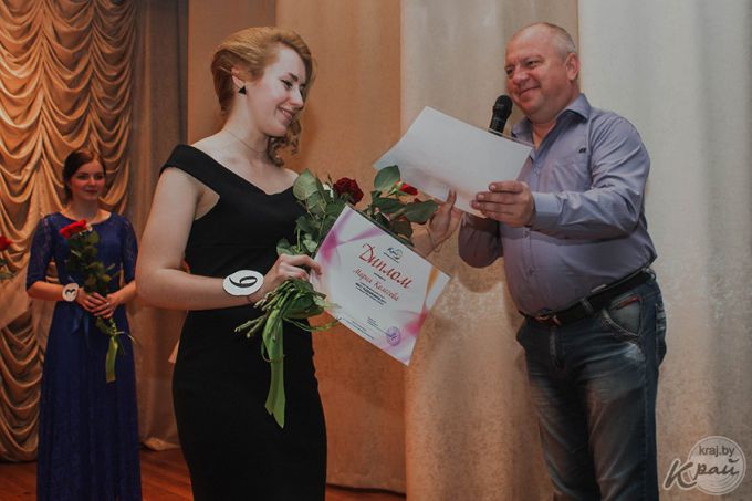 Платьем из игральных карт и постановкой рассказа Чехова удивили претендентки на титул «Мисс Радошковичи – 2017» (фото)