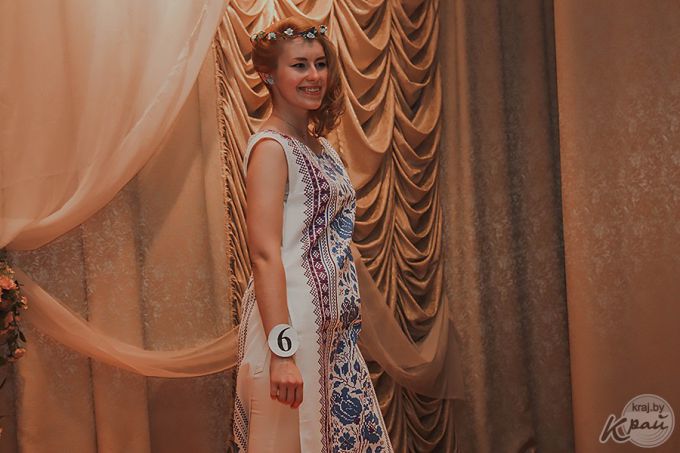 Платьем из игральных карт и постановкой рассказа Чехова удивили претендентки на титул «Мисс Радошковичи – 2017» (фото)