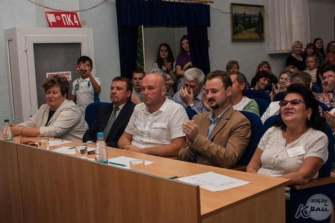 Платьем из игральных карт и постановкой рассказа Чехова удивили претендентки на титул «Мисс Радошковичи – 2017» (фото)