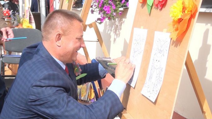 "Гуляць дык гуляць!" Председатель Глубокского райисполкома вновь сыграл на баяне (видео)