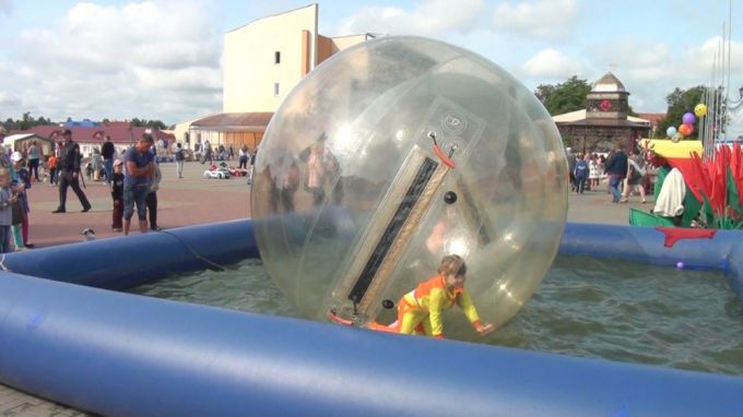 "Гуляць дык гуляць!" Председатель Глубокского райисполкома вновь сыграл на баяне (видео)