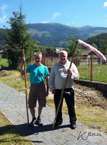 Поставские косари победили на Чемпионате мира по сенокошению