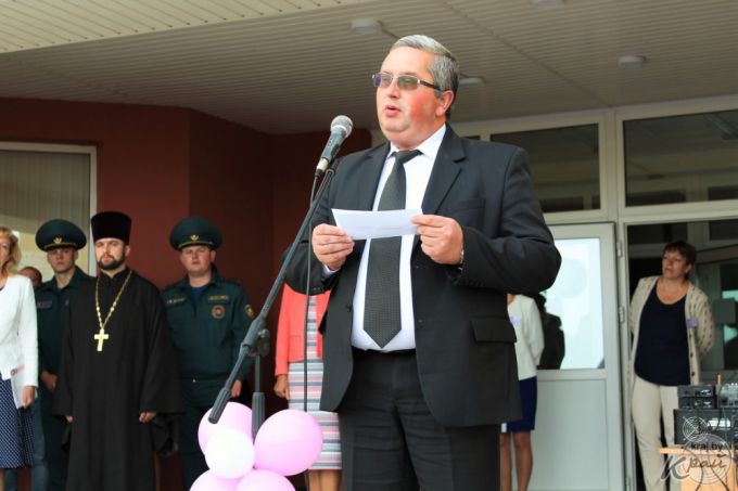 «Внук проснулся в 6.00 и переживал, что опоздаем». В самой большой школе Вилейки прозвенел первый звонок (фото)