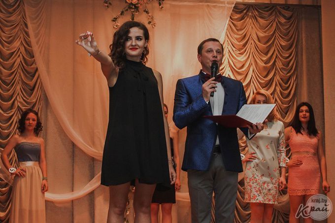 «Харизмой нужно брать и жюри, и зрителей». Мисс Радошковичи стала «англичанка» из Молодечно Злата Трепещонок (фото)