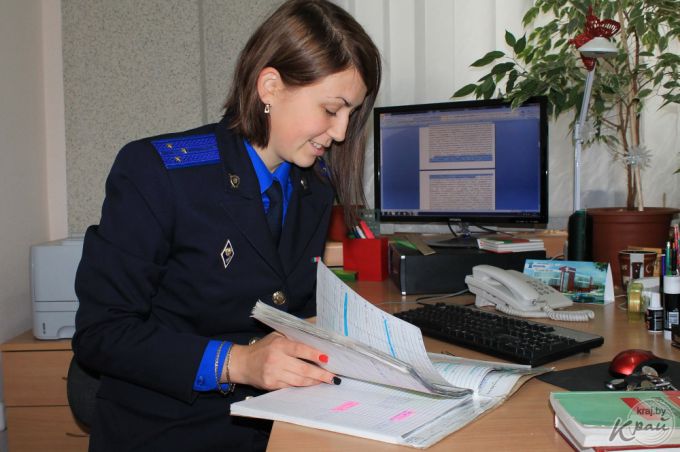 Пишет картины и расследует уголовные дела. История девушки-следователя из Молодечно (фото)