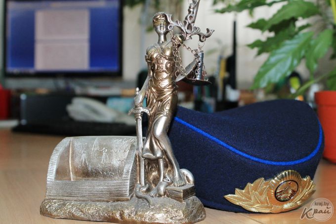 Пишет картины и расследует уголовные дела. История девушки-следователя из Молодечно (фото)