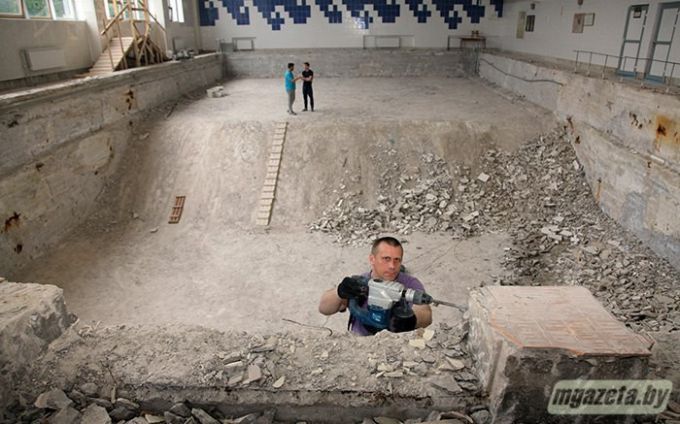 В бассейне СДЮШОР профсоюзов Молодечно начался ремонт (фото)