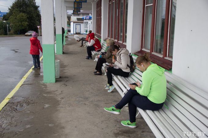 «Покажите паспорт. Может, вы нелегал». Как живут в Глубоком после введения учебного комендантского часа