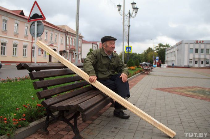 «Покажите паспорт. Может, вы нелегал». Как живут в Глубоком после введения учебного комендантского часа