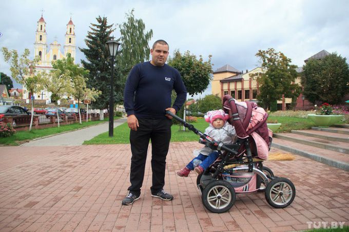 «Покажите паспорт. Может, вы нелегал». Как живут в Глубоком после введения учебного комендантского часа