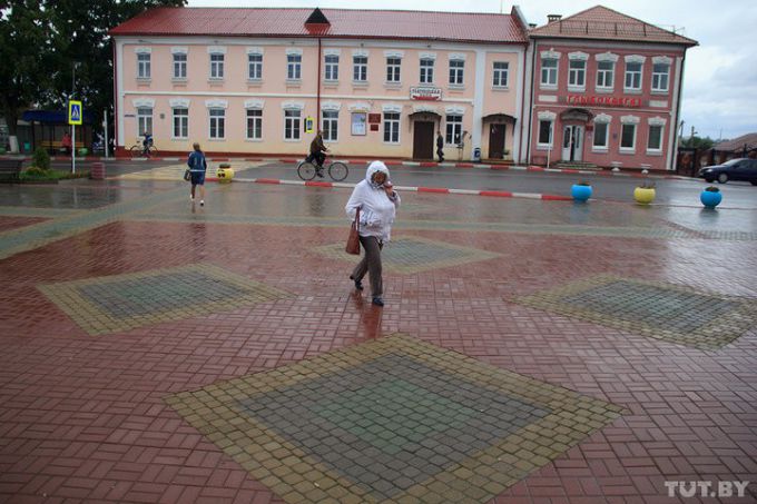 «Покажите паспорт. Может, вы нелегал». Как живут в Глубоком после введения учебного комендантского часа