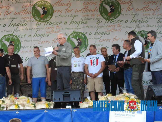 Поставские косари победили на Чемпионате мира по сенокошению