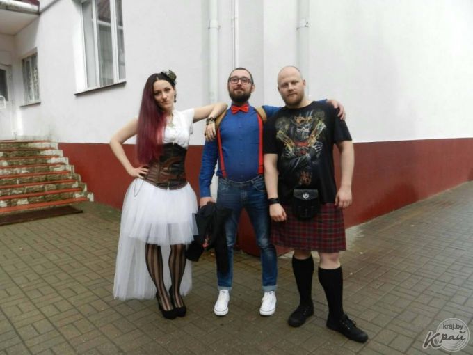 Жених в килте, а невеста – в пачке. В Молодечно пара расписалась в стиле стимпанк (фото)