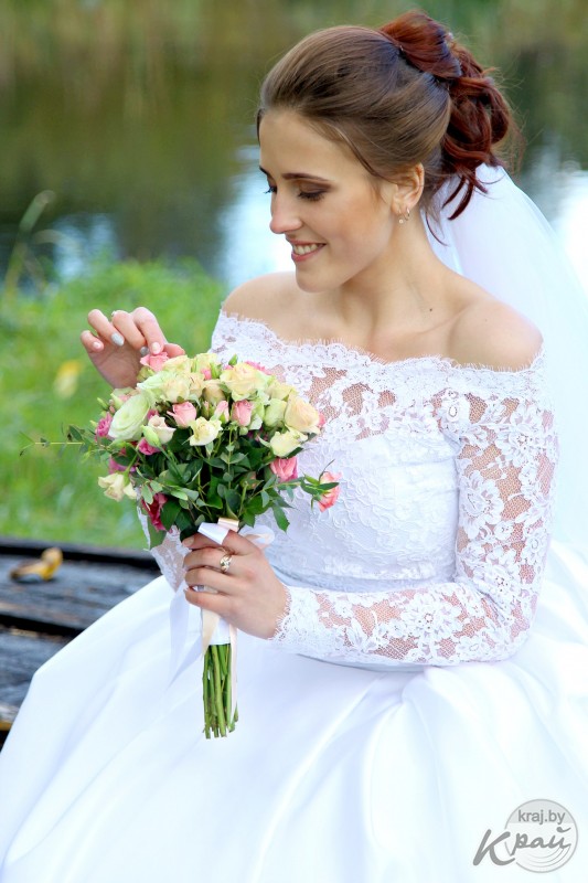 Свадьба месяца. Вилейчане Илья и Кристина Тихоновичи расписывались в парке под дождем и венчались в костеле (фото)