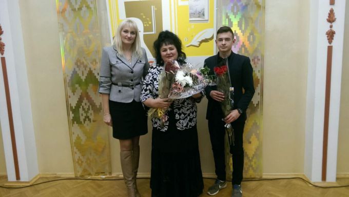 Интернет-симпатия Светлана Капуцкая: «Научилась играть на фортепиано по видеоурокам в Интернете» (фото)