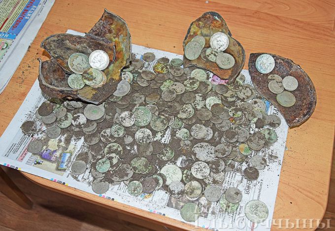 Фотофакт: В Глубоком нашли клад