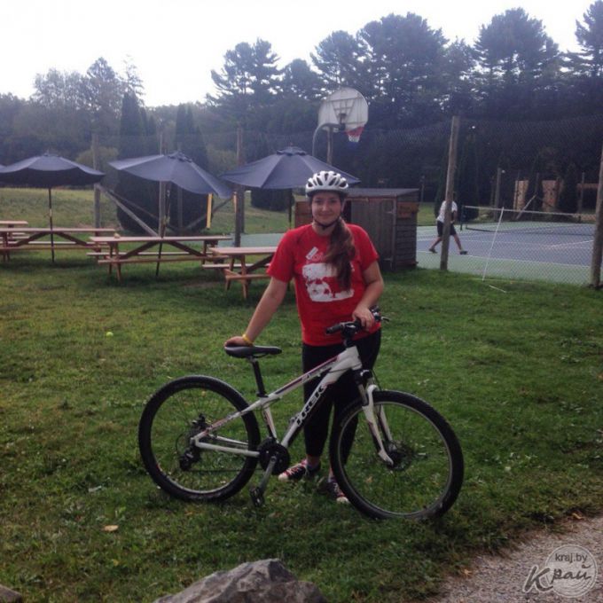 Телефоны и посещения запрещены, а на обед пицца и гамбургеры. Как молодечненка работала в летнем лагере в Америке (фото)