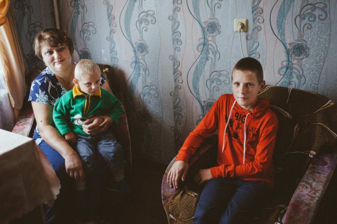 Бывшие колхозники и рабочие на Вилейщине становятся приемными родителями, чтобы уйти от безработицы (фото)