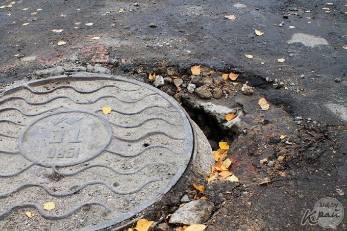 Жители Молодечно об асфальте на улице Скорины: «Пока ногу кто-то не сломает, резонанса не будет» (фото)