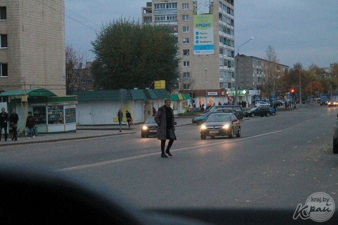 «Ребята, надо понять, простить и отпустить». Как пешеходы в Молодечно жизнью рискуют, а ГАИ их за это наказывает (фото)