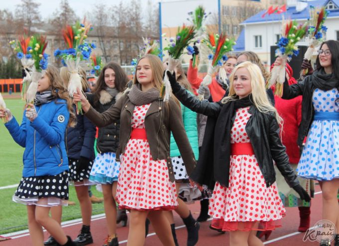 Школьникам – бесплатно, взрослым – за деньги. В Вилейке после реконструкции открыли стадион (фото)