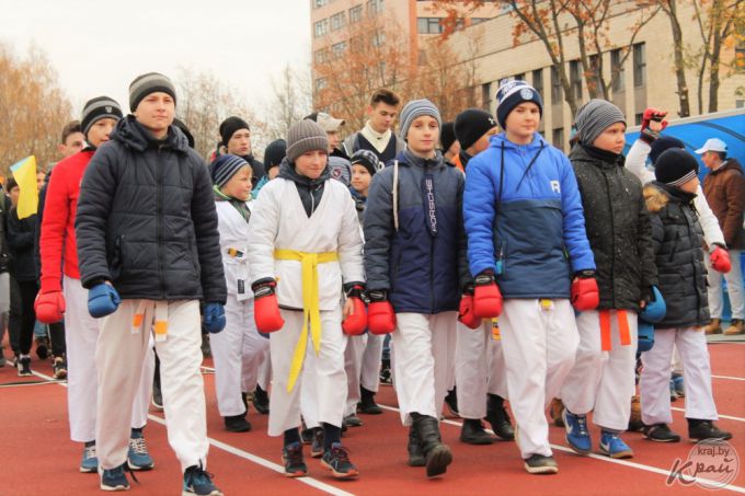 Школьникам – бесплатно, взрослым – за деньги. В Вилейке после реконструкции открыли стадион (фото)